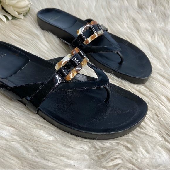 Stuart Weitzman Black Patent tortoise shell ring Thong Sandals Sz 7.5 - Picture 3 of 8